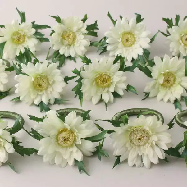 Dunelm Set Of 12 Gerbera Napkin Rings 7cm 5 Dunelm Set Of 12 Gerbera Napkin Rings 7cm - Image 3