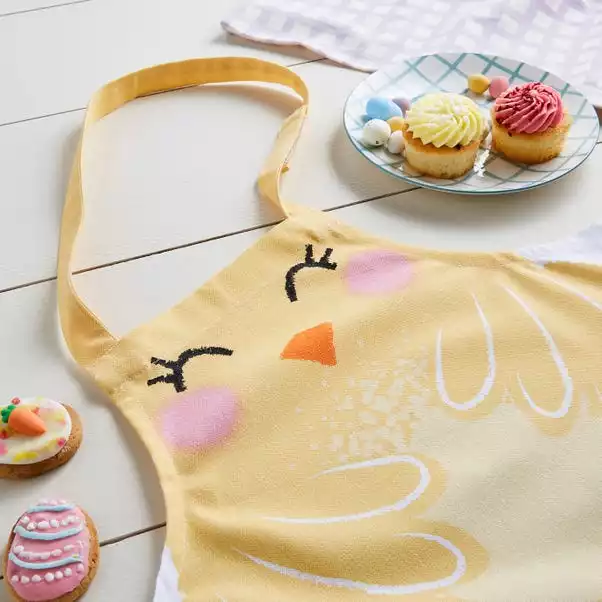 Dunelm Kids Chick Apron 4 Dunelm Kids Chick Apron - Image 2